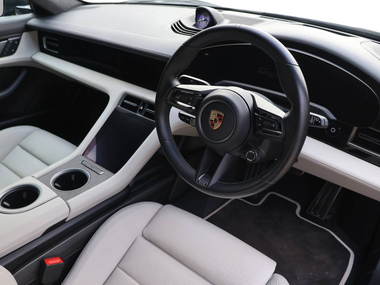 Taycan TURBO S SPORT TURISMO image 17