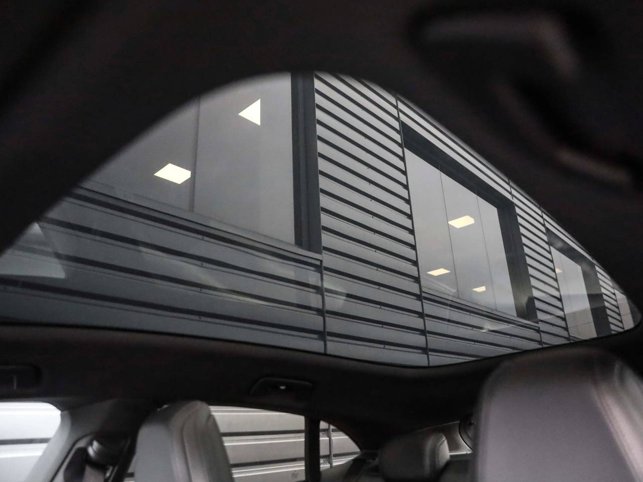 Taycan 4 CROSS TURISMO (7) image 05