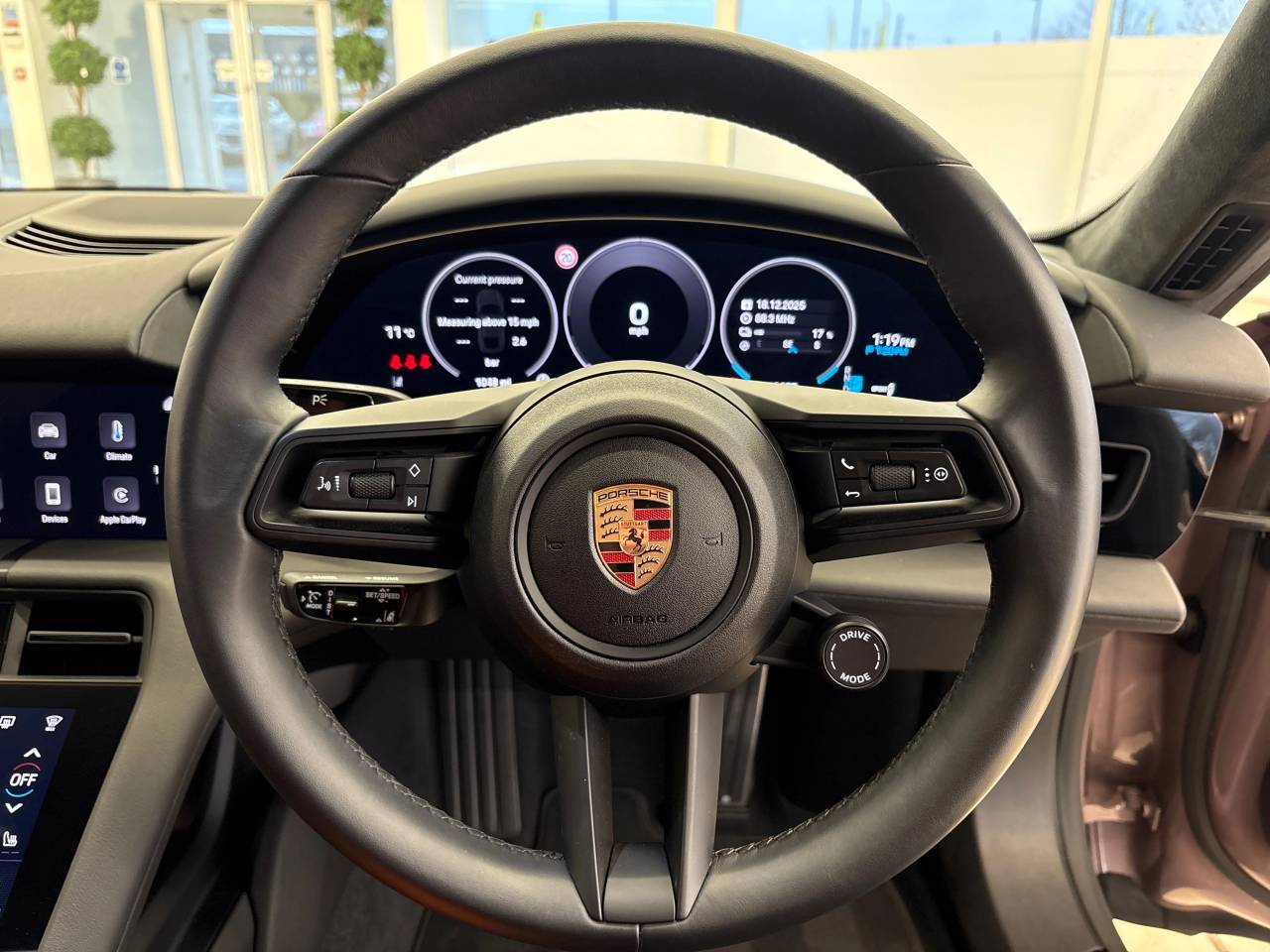 Taycan 4S (2) image 22