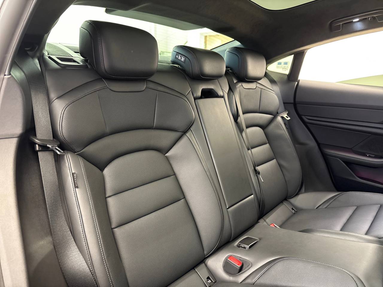 Taycan 4S (2) image 45