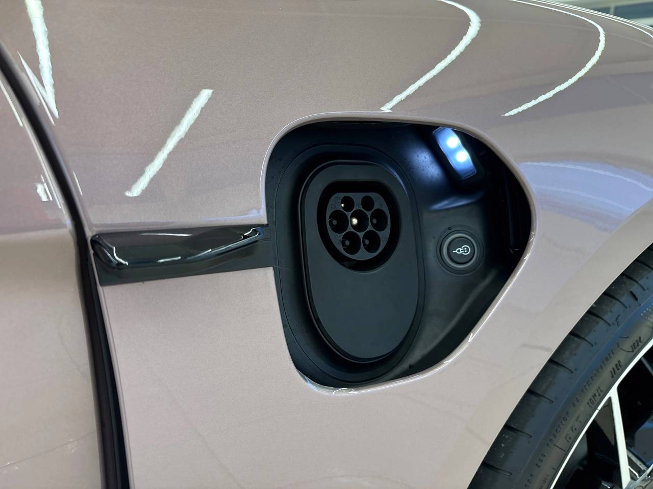 Taycan 4S (2) image 17