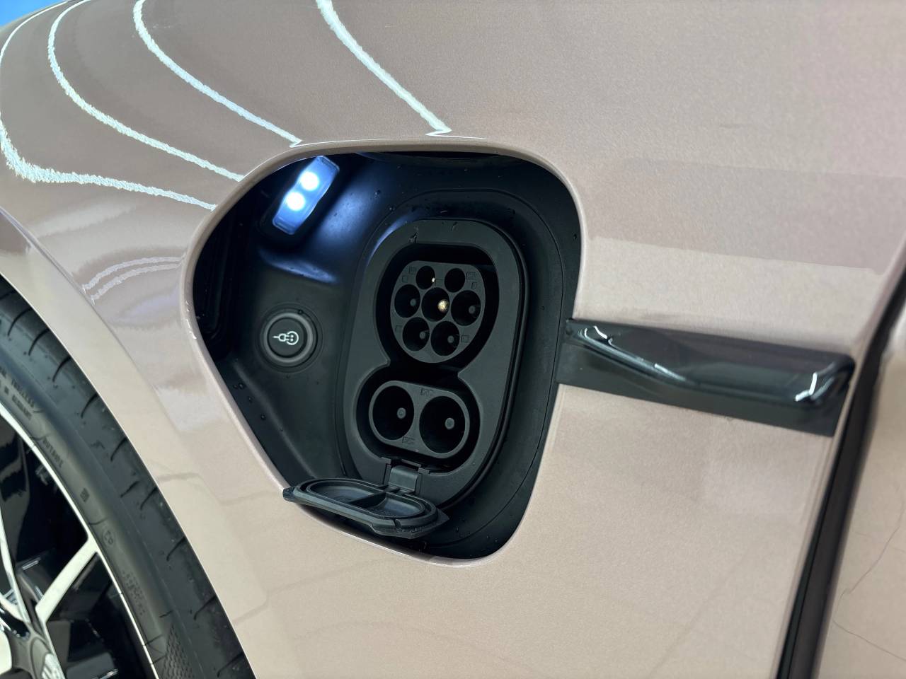 Taycan 4S (2) image 16