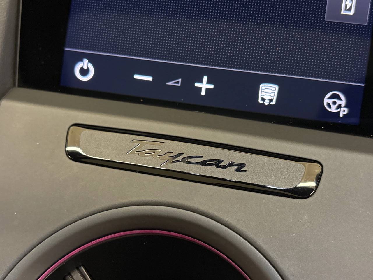 Taycan 4S (2) image 40