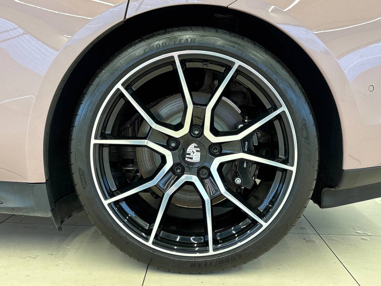 Taycan 4S (2) image 21