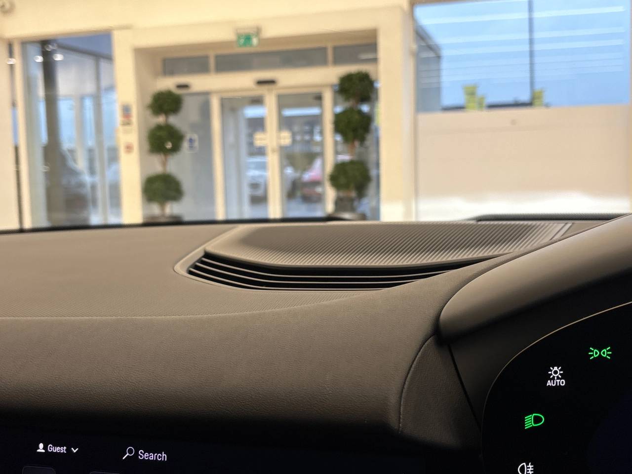 Taycan 4S (2) image 34