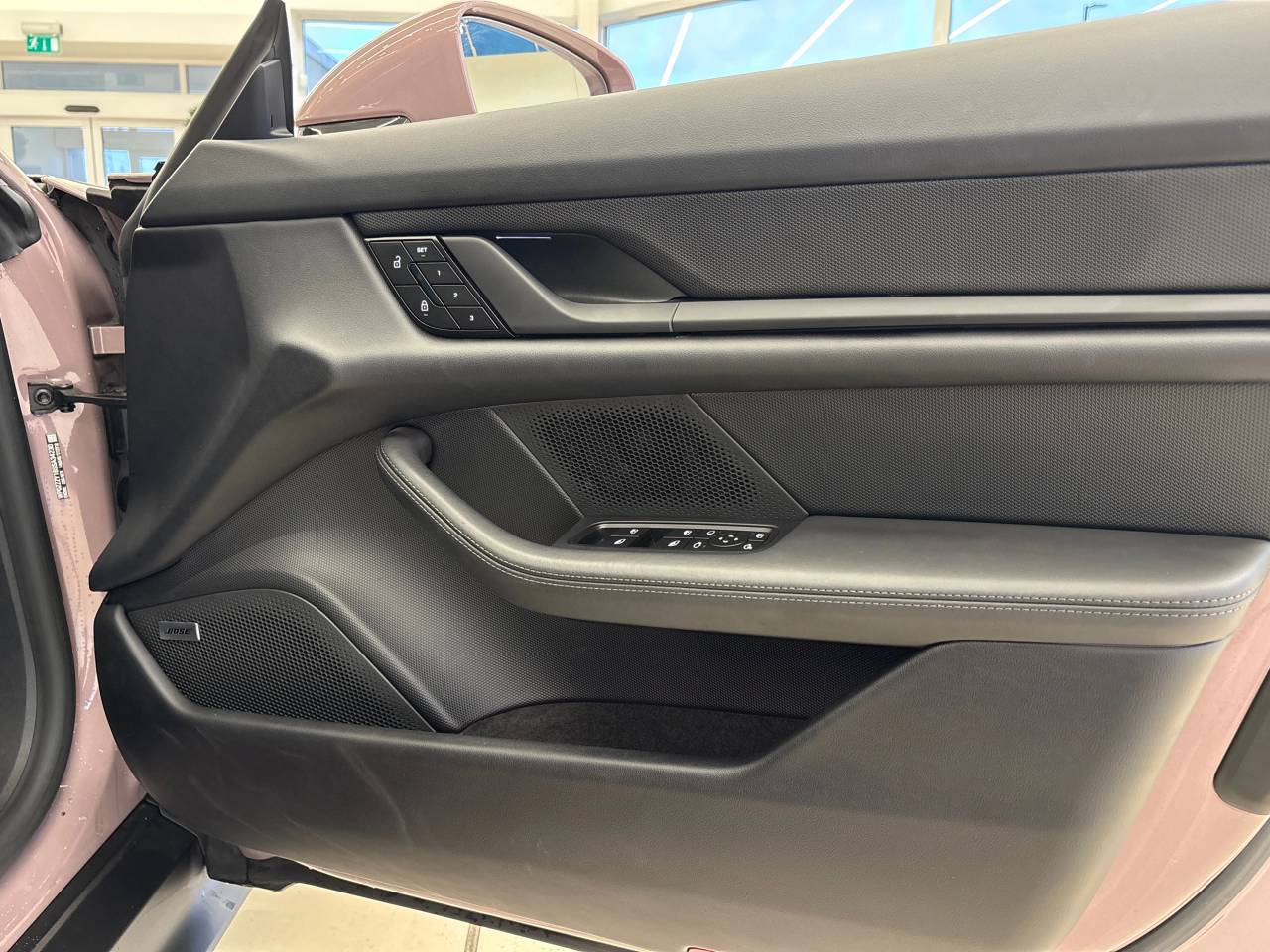 Taycan 4S (2) image 35