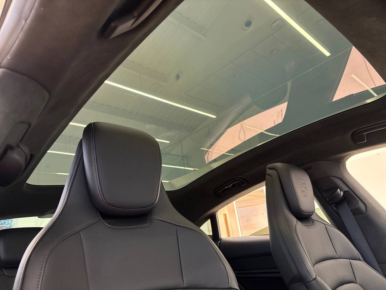 Taycan 4S (2) image 26