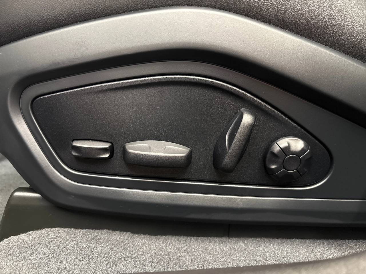 Taycan 4S (2) image 39