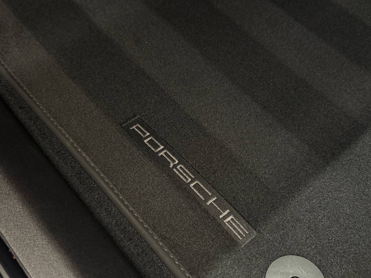 Taycan 4S (2) image 52