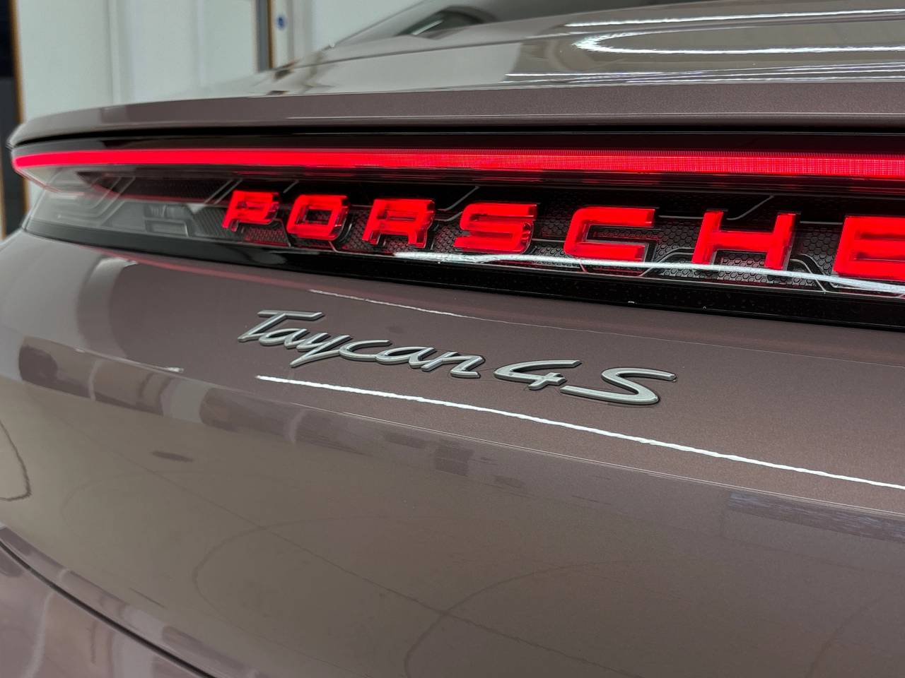 Taycan 4S (2) image 14