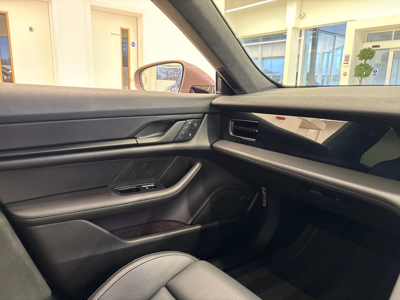 Taycan 4S (2) image 44