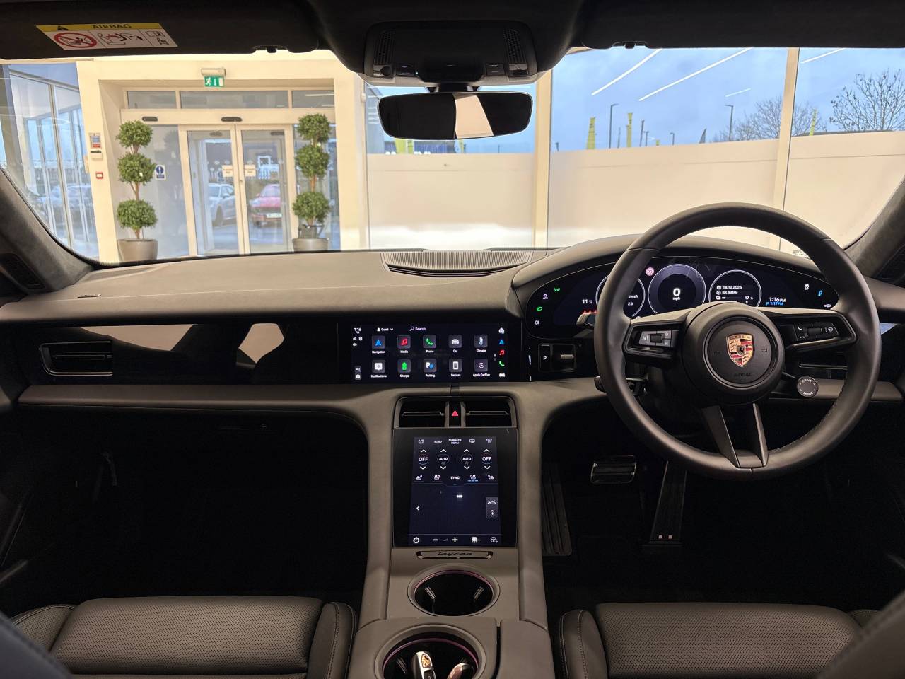 Taycan 4S (2) image 23