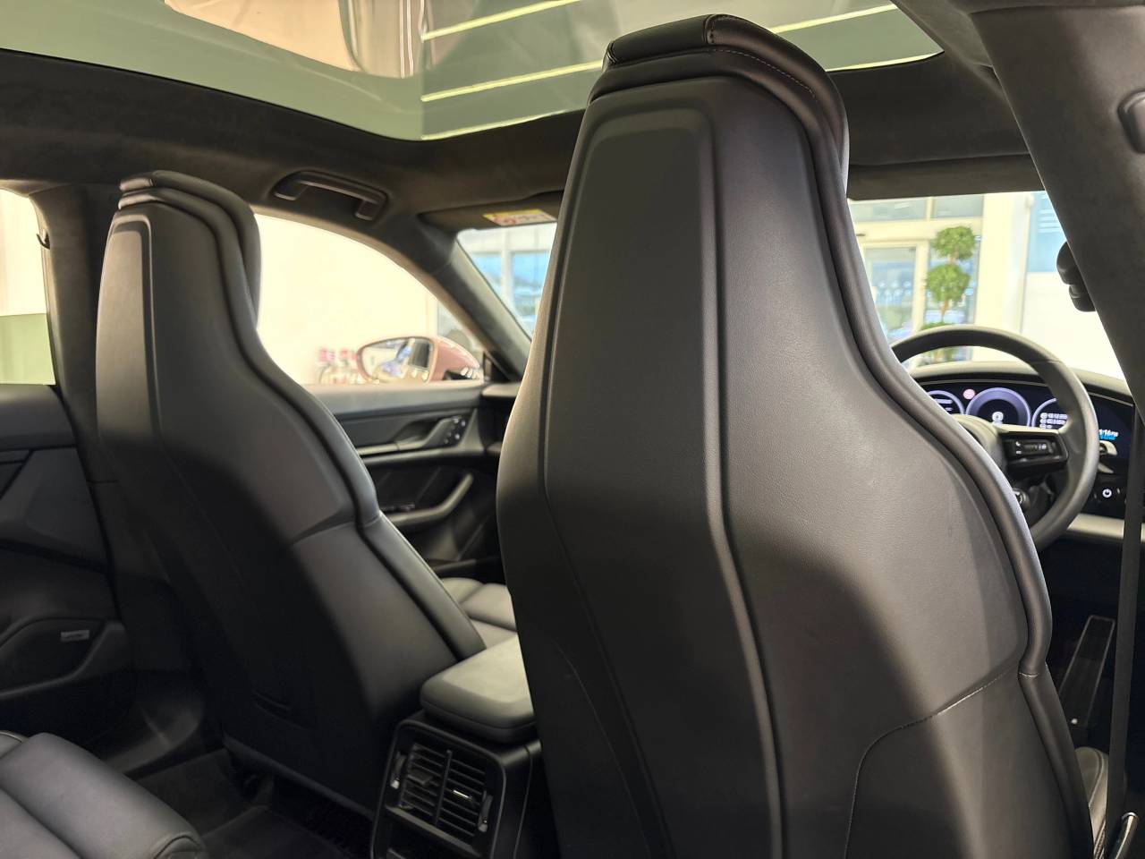 Taycan 4S (2) image 50