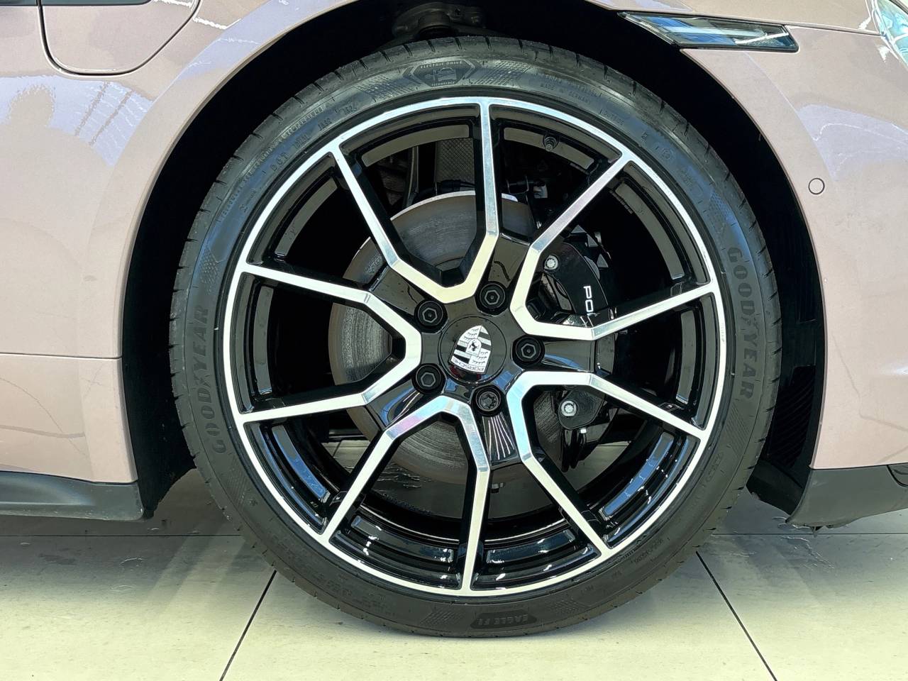 Taycan 4S (2) image 18