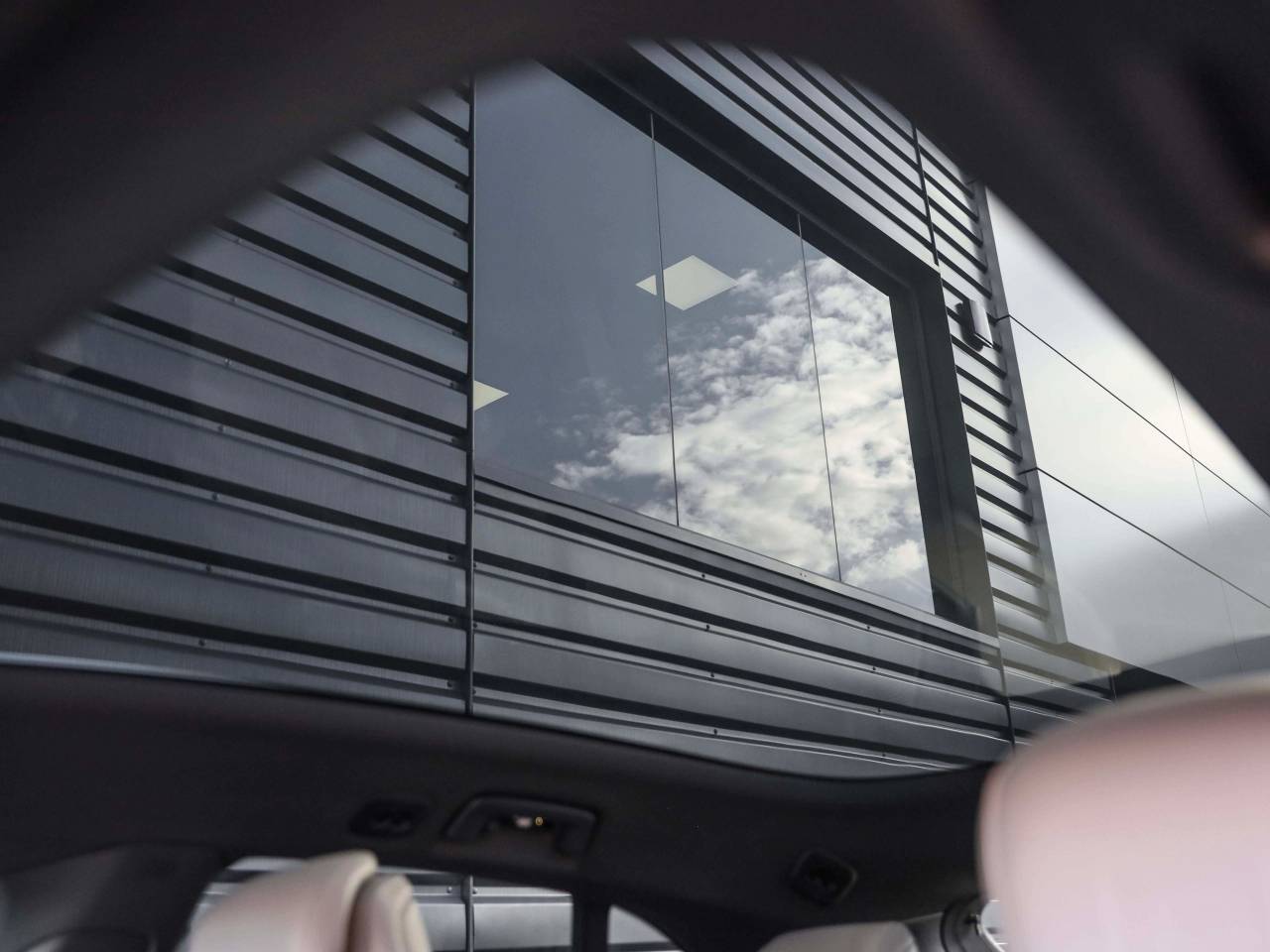 Taycan 4S CROSS TURISMO (22) image 05