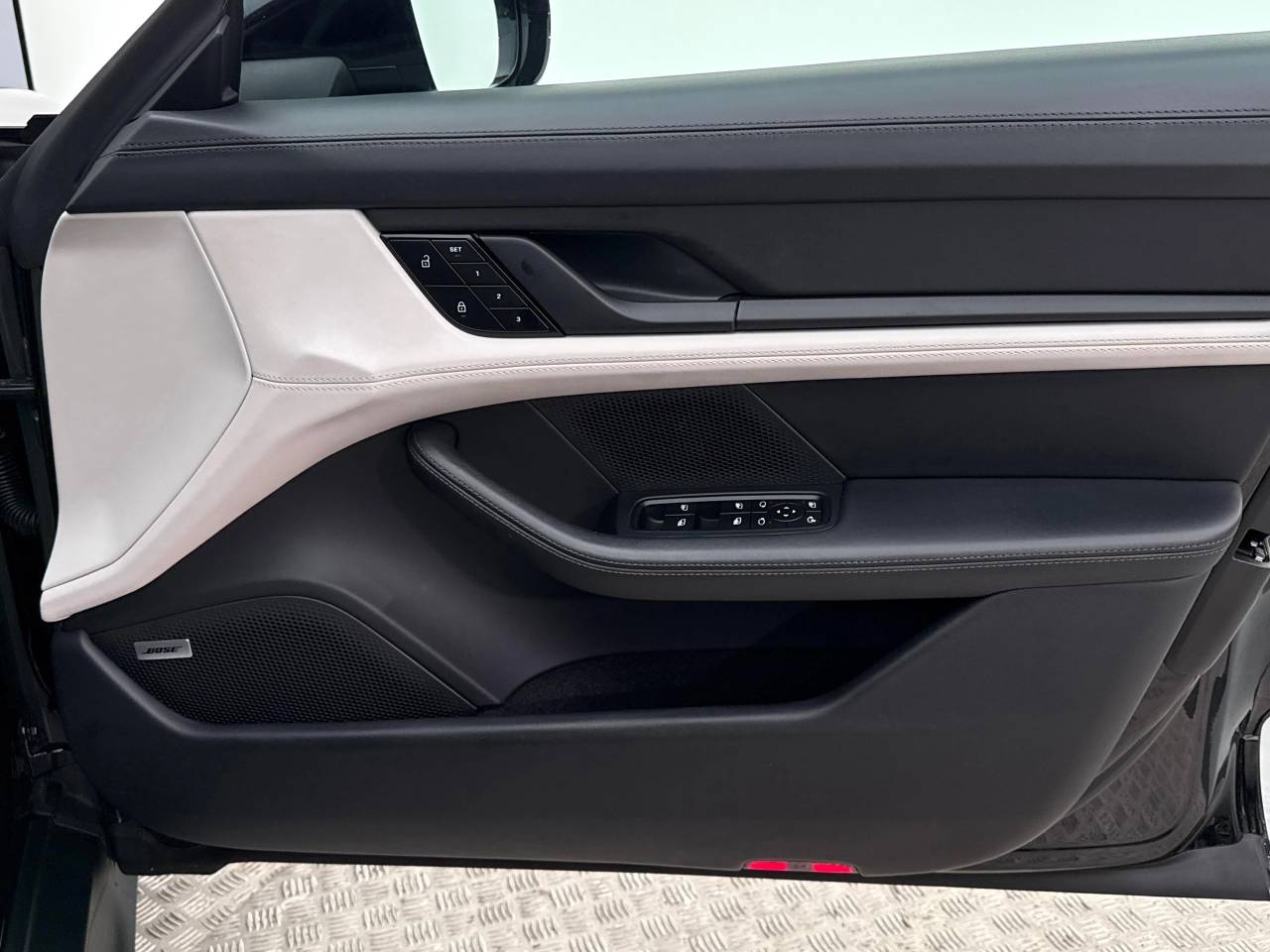 Taycan TURBO CROSS TURISMO (9) image 19