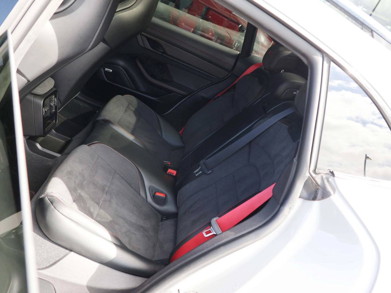 Taycan GTS SPORT TURISMO (22) image 22