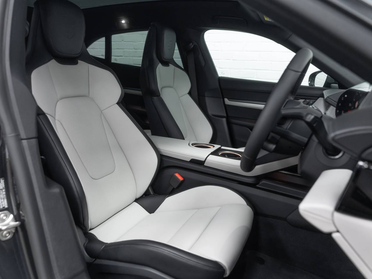 Taycan BASE SPORT TURISMO image 05