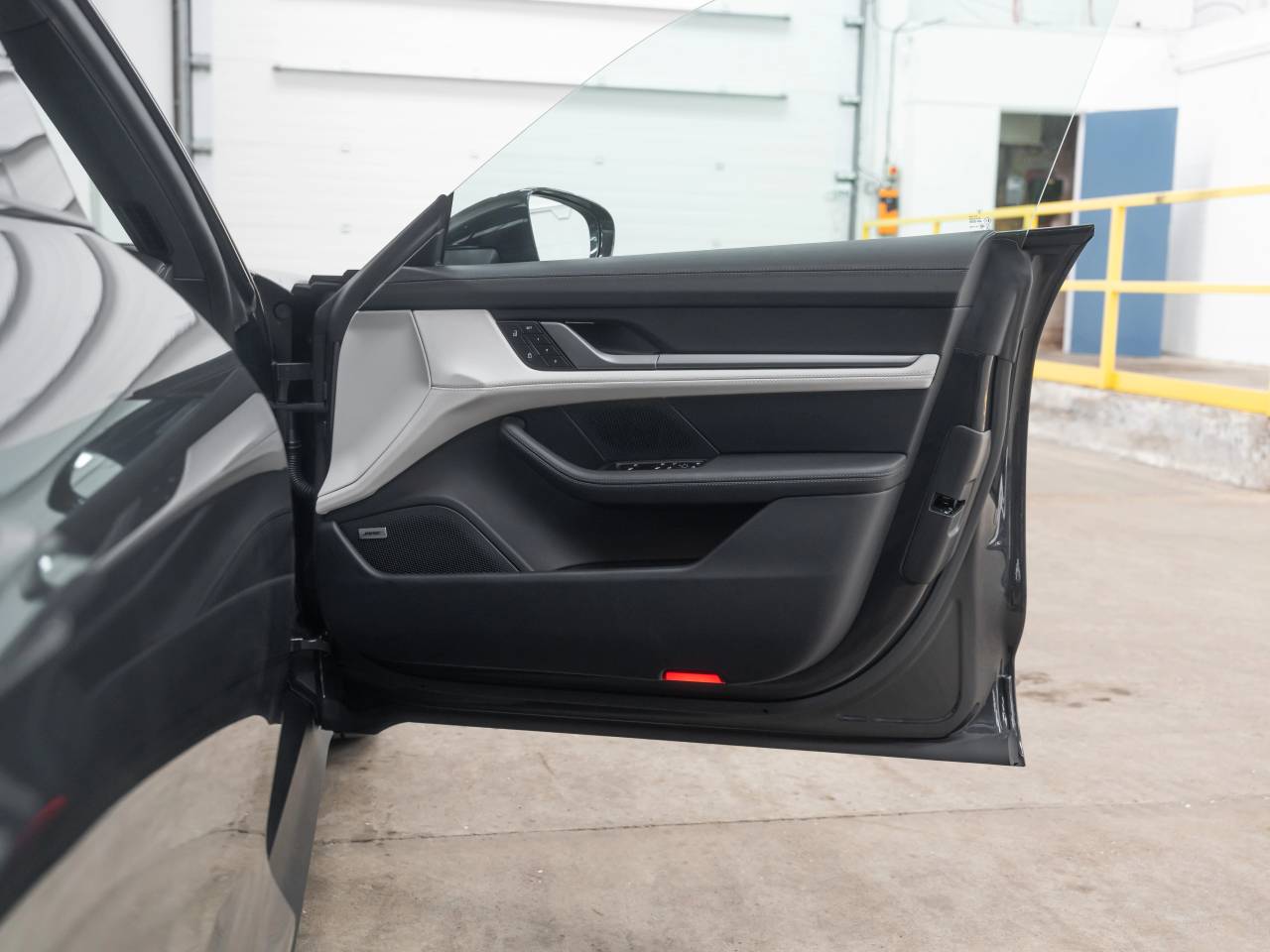 Taycan BASE SPORT TURISMO image 38