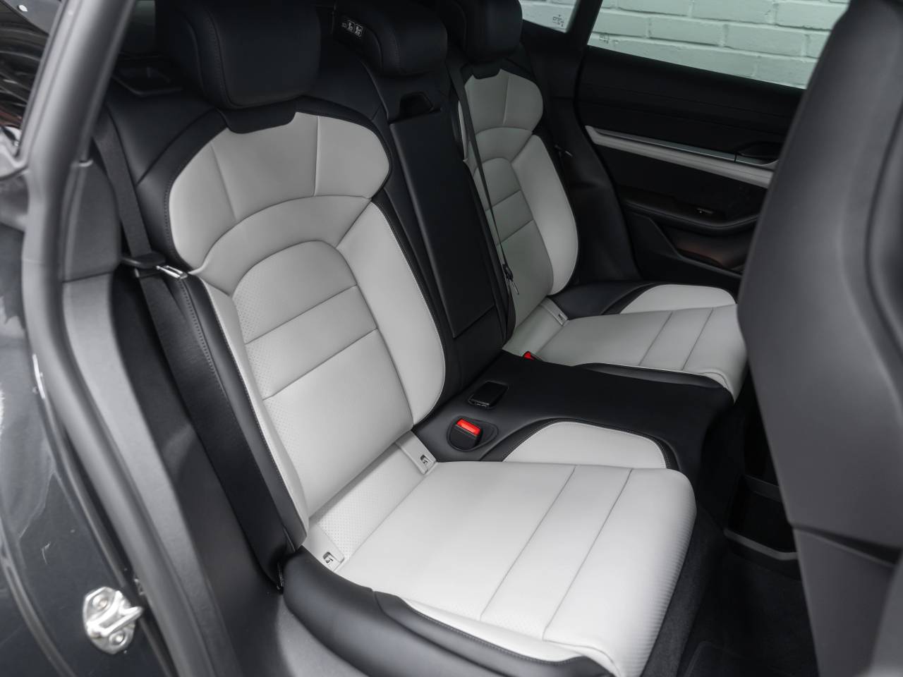 Taycan BASE SPORT TURISMO image 28