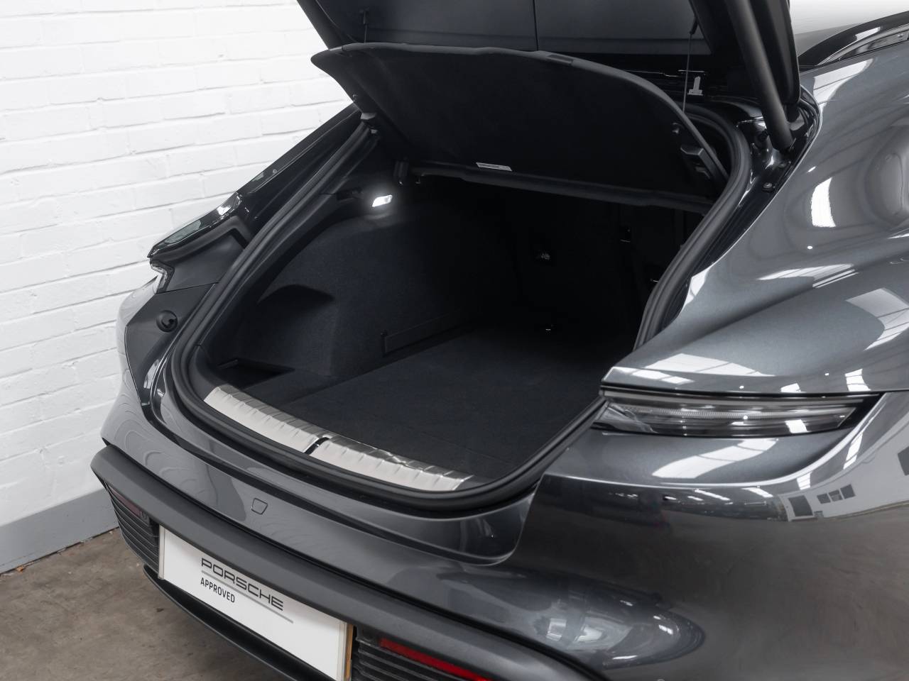 Taycan BASE SPORT TURISMO image 30