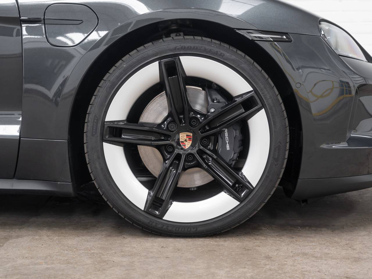 Taycan BASE SPORT TURISMO image 06