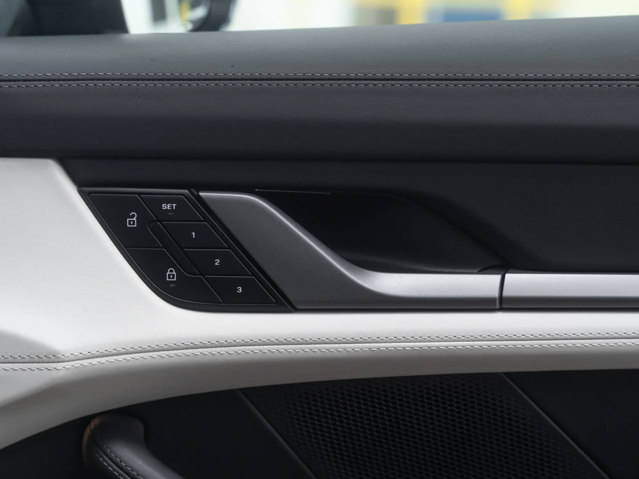 Taycan BASE SPORT TURISMO image 23
