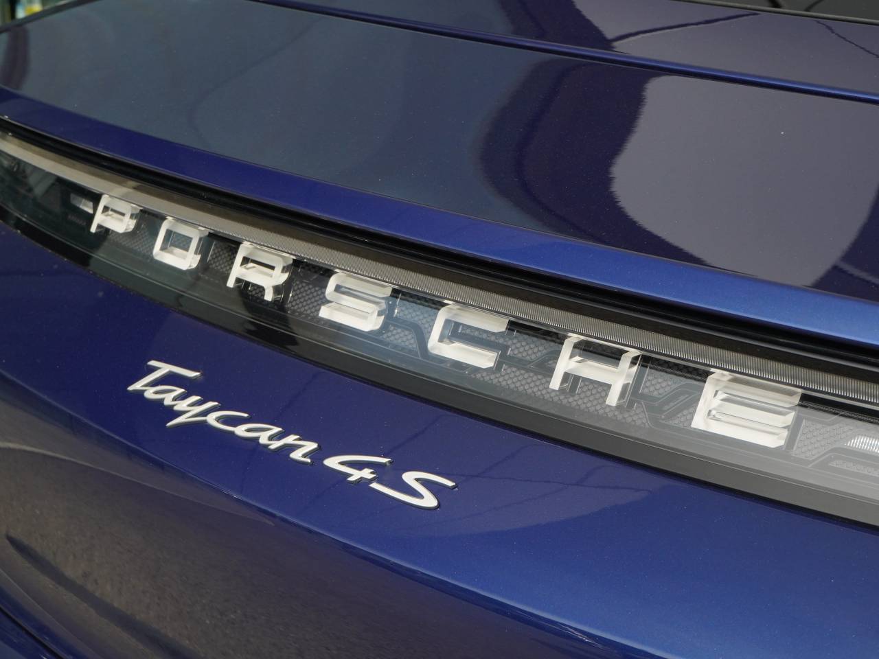 Taycan 4S (79KWH) (4) image 32