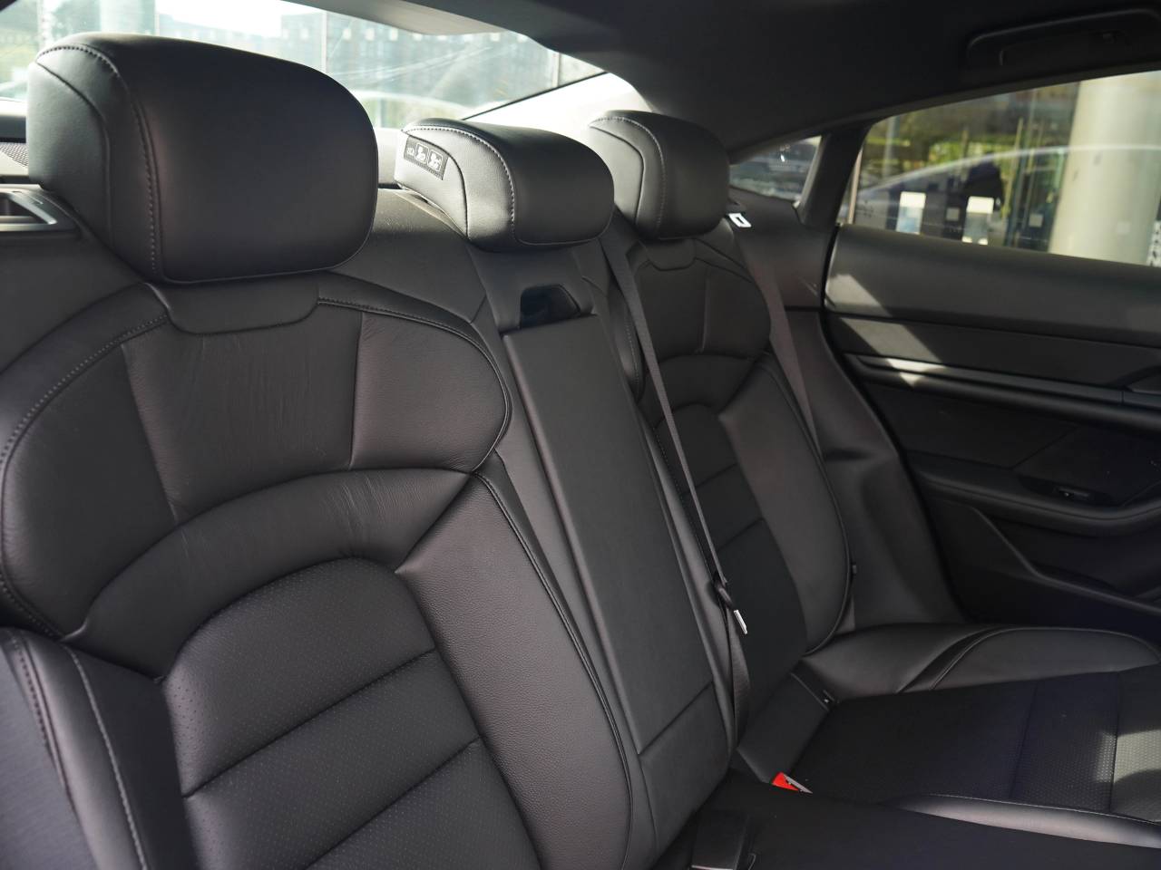 Taycan 4S (79KWH) (4) image 29