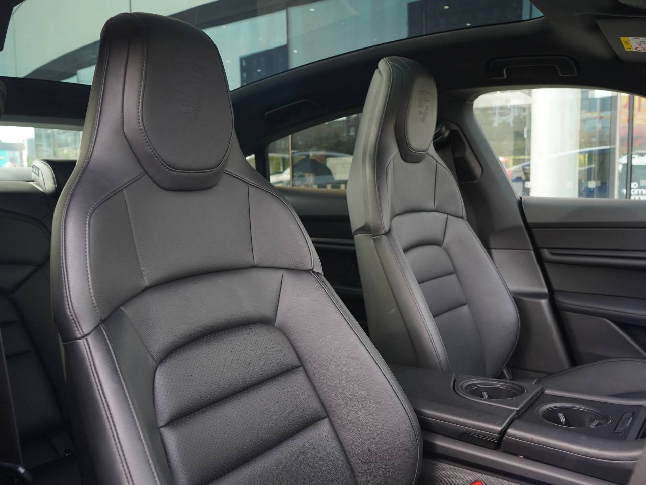 Taycan 4S (79KWH) (4) image 05