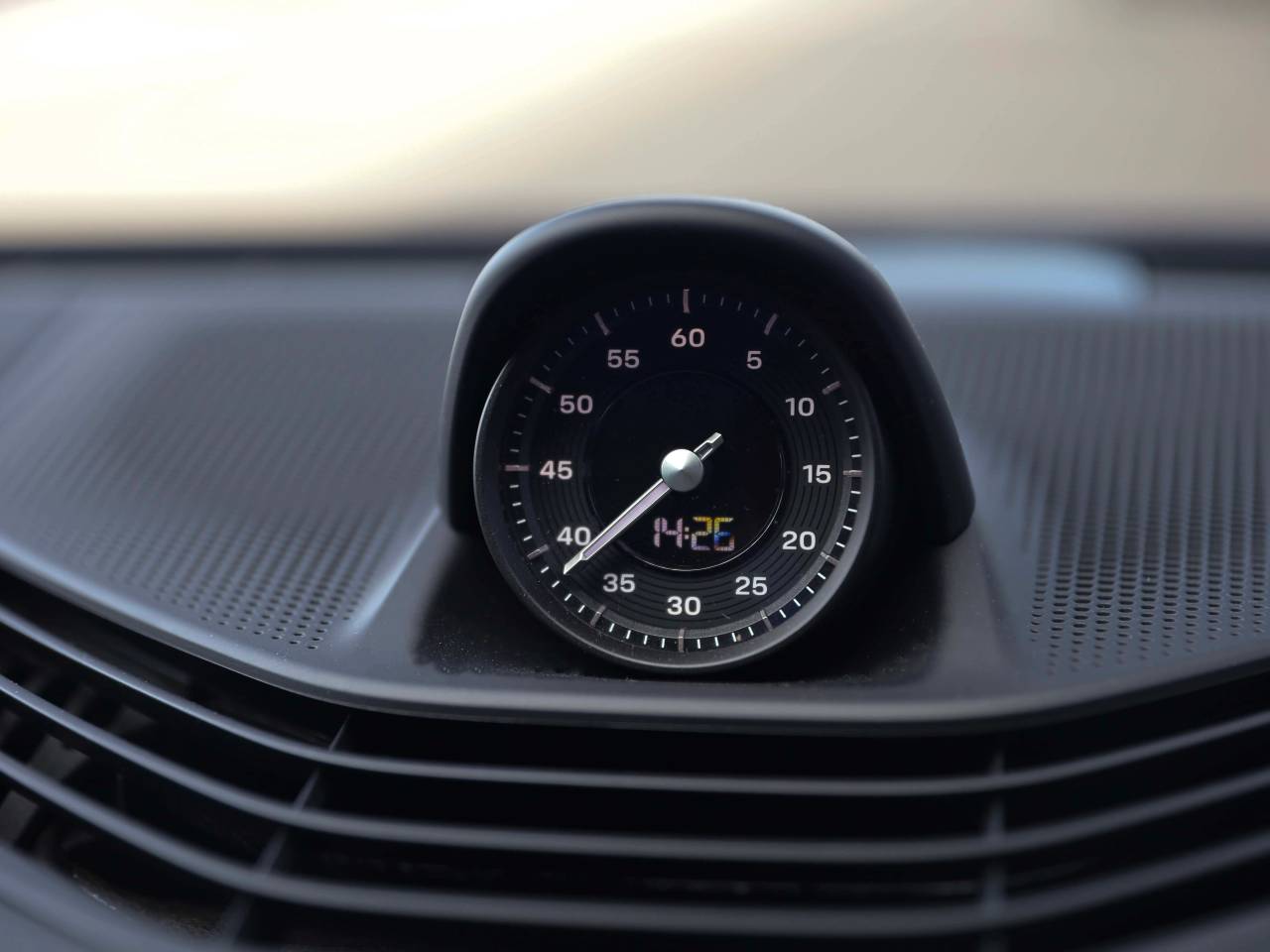 Taycan TURBO 93KWH (6) image 16