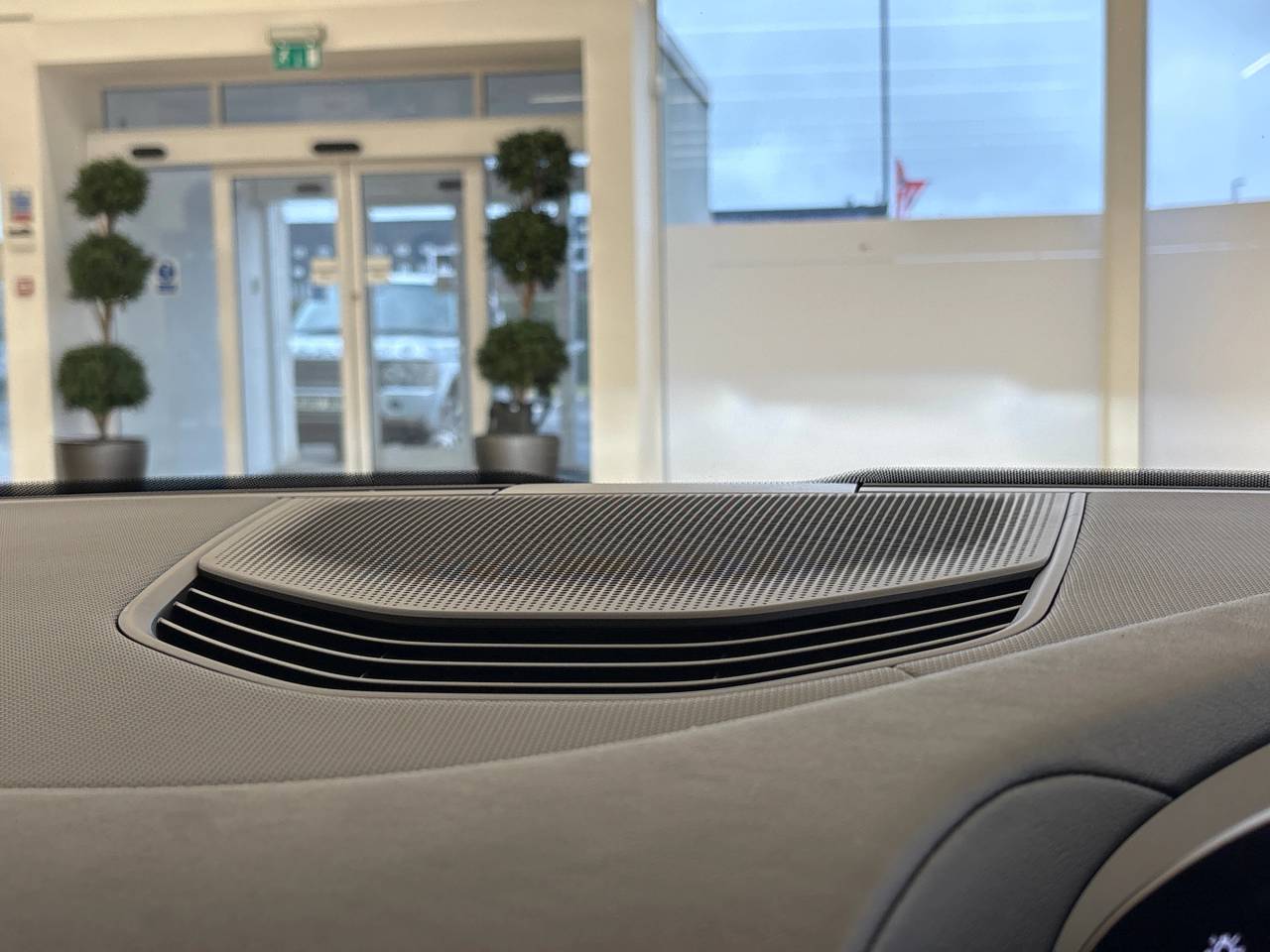 Taycan BASE (5) image 32