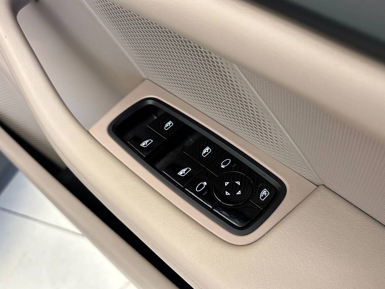 Taycan BASE (5) image 31