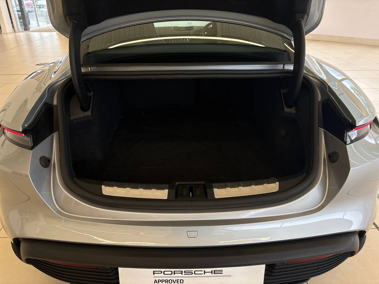 Taycan 4S (93KWH) (16) image 41