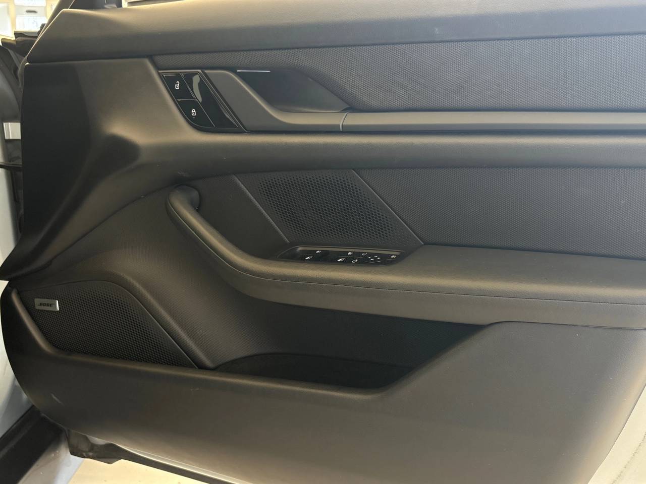 Taycan 4S (93KWH) (16) image 27