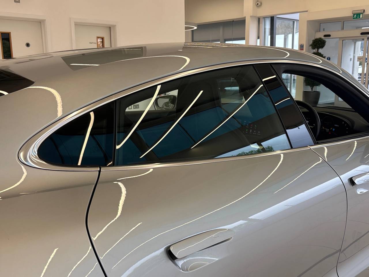 Taycan 4S (93KWH) (16) image 15