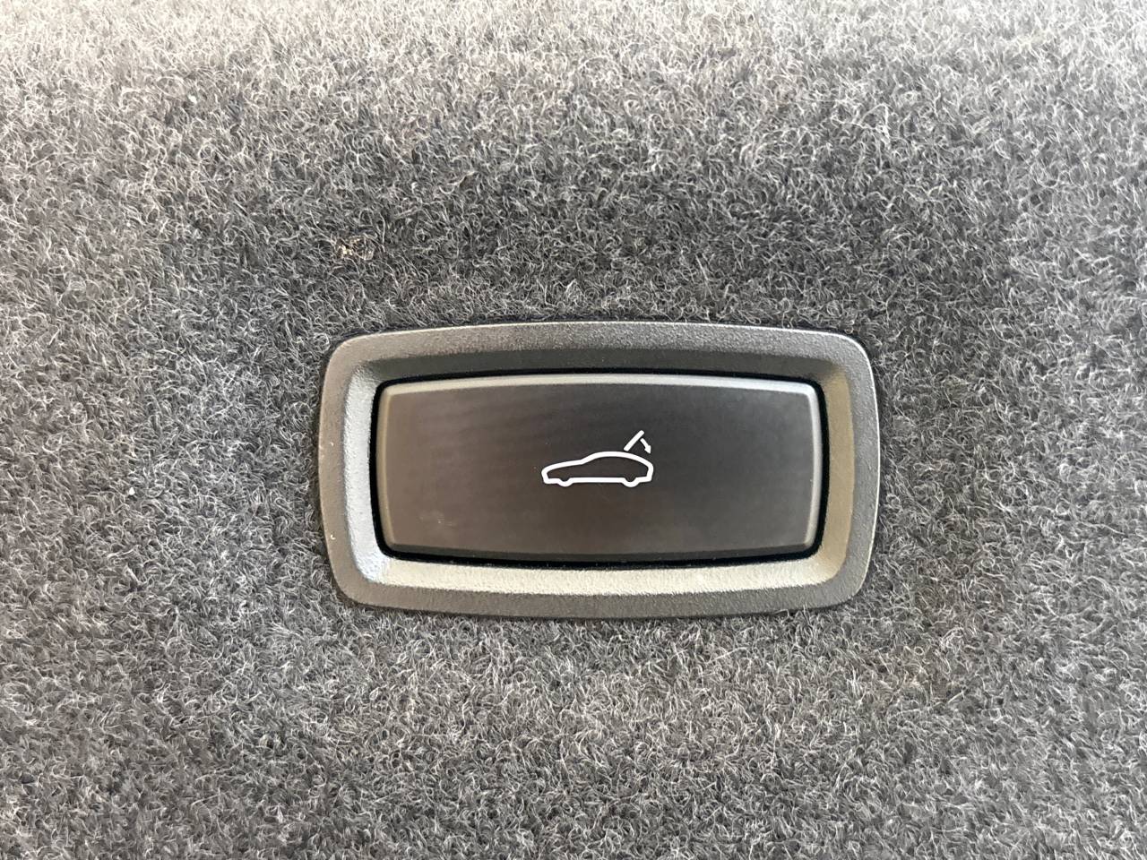 Taycan 4S (93KWH) (16) image 42