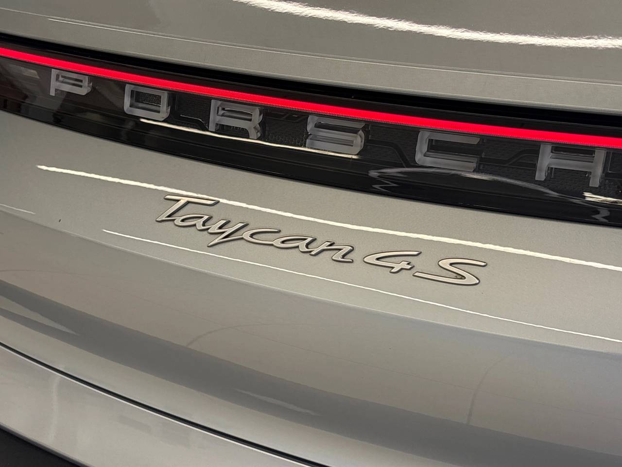 Taycan 4S (93KWH) (16) image 14