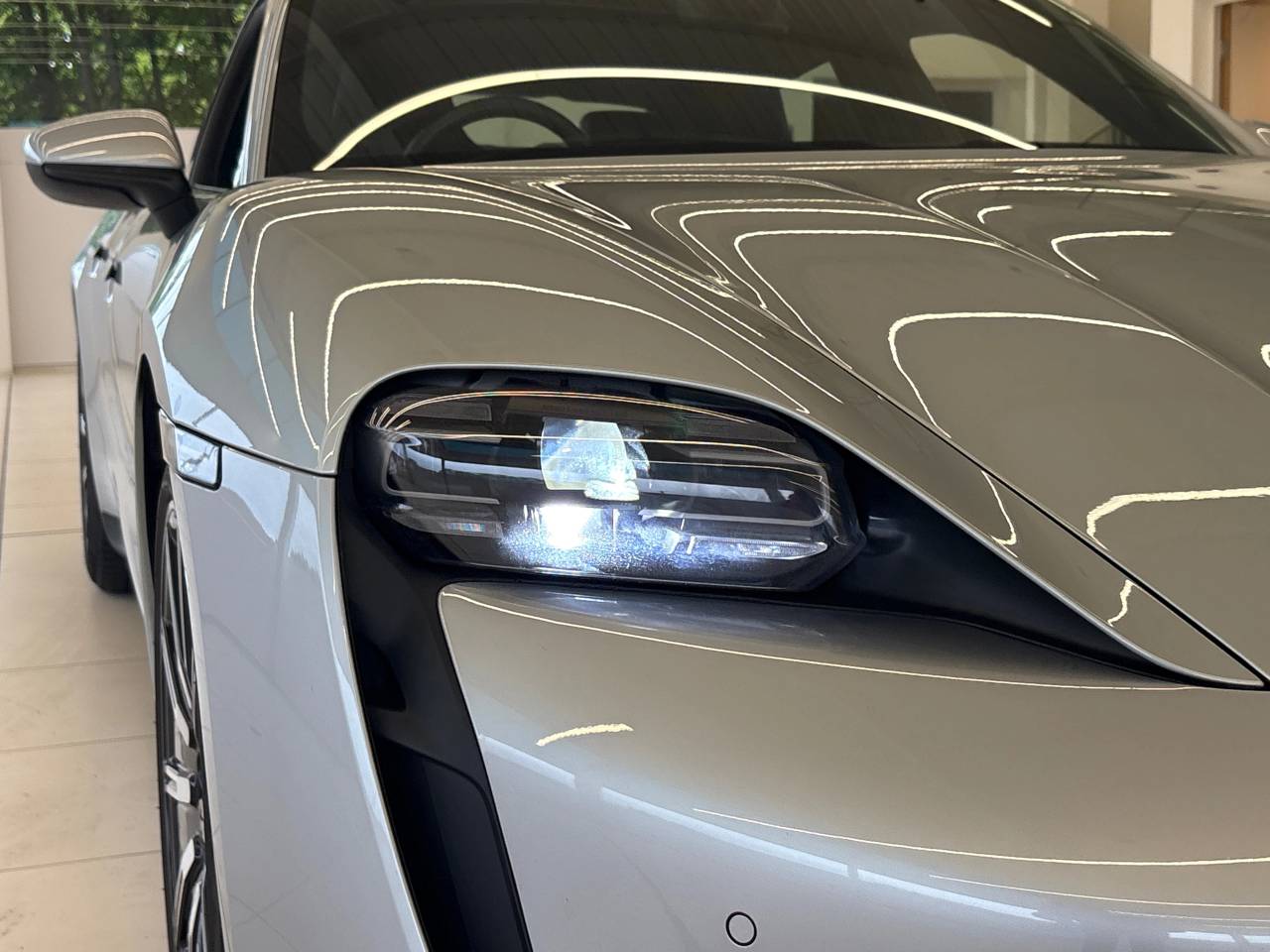 Taycan 4S (93KWH) (16) image 12