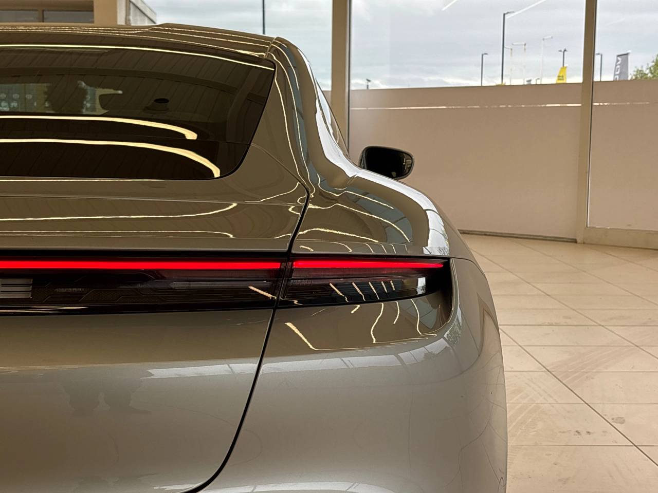 Taycan 4S (93KWH) (16) image 13