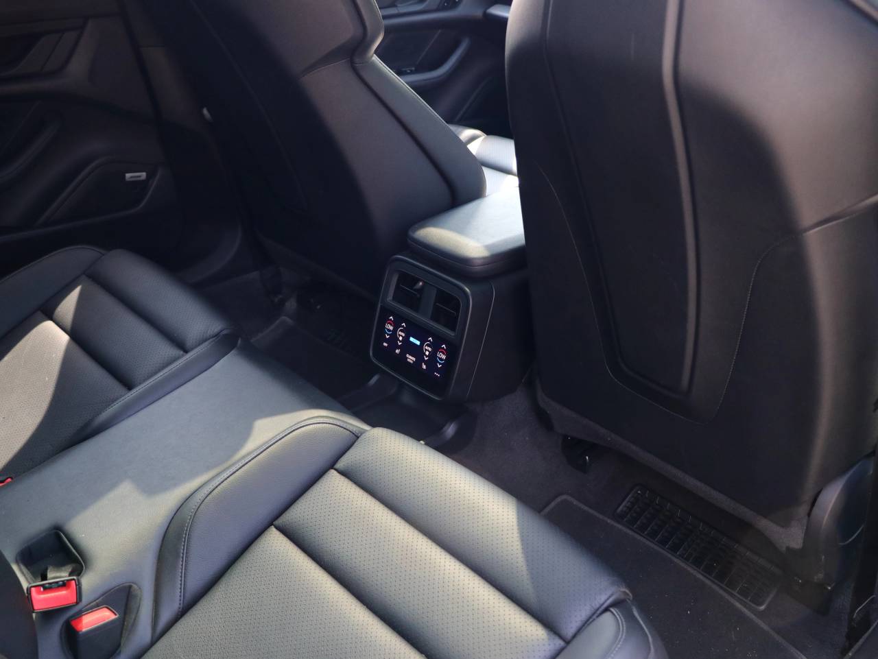 Taycan 4S (93KWH) (9) image 36