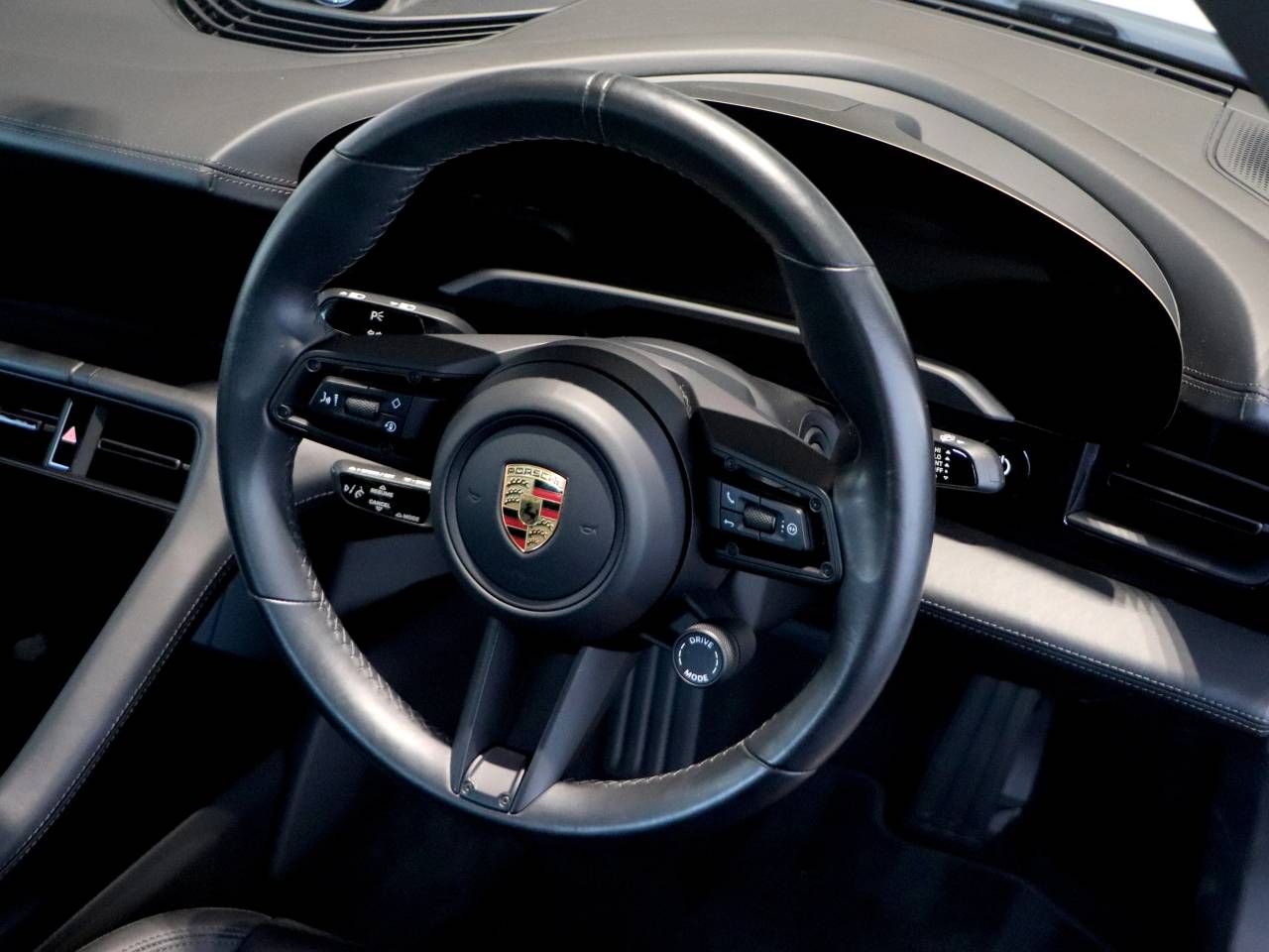 Taycan 4S (93KWH) (33) image 04