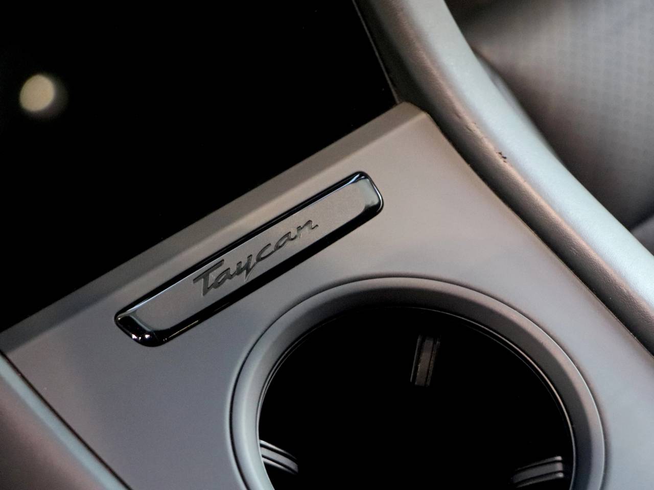 Taycan 4S (93KWH) (33) image 23