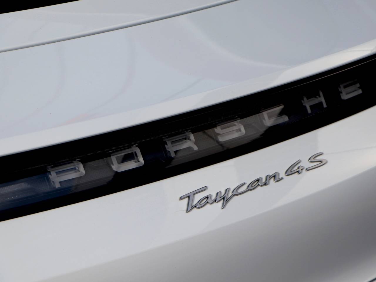 Taycan 4S (93KWH) (33) image 12