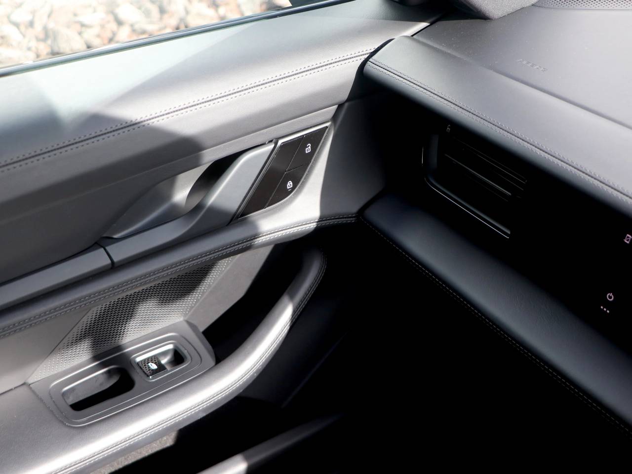 Taycan 4S (93KWH) (33) image 25