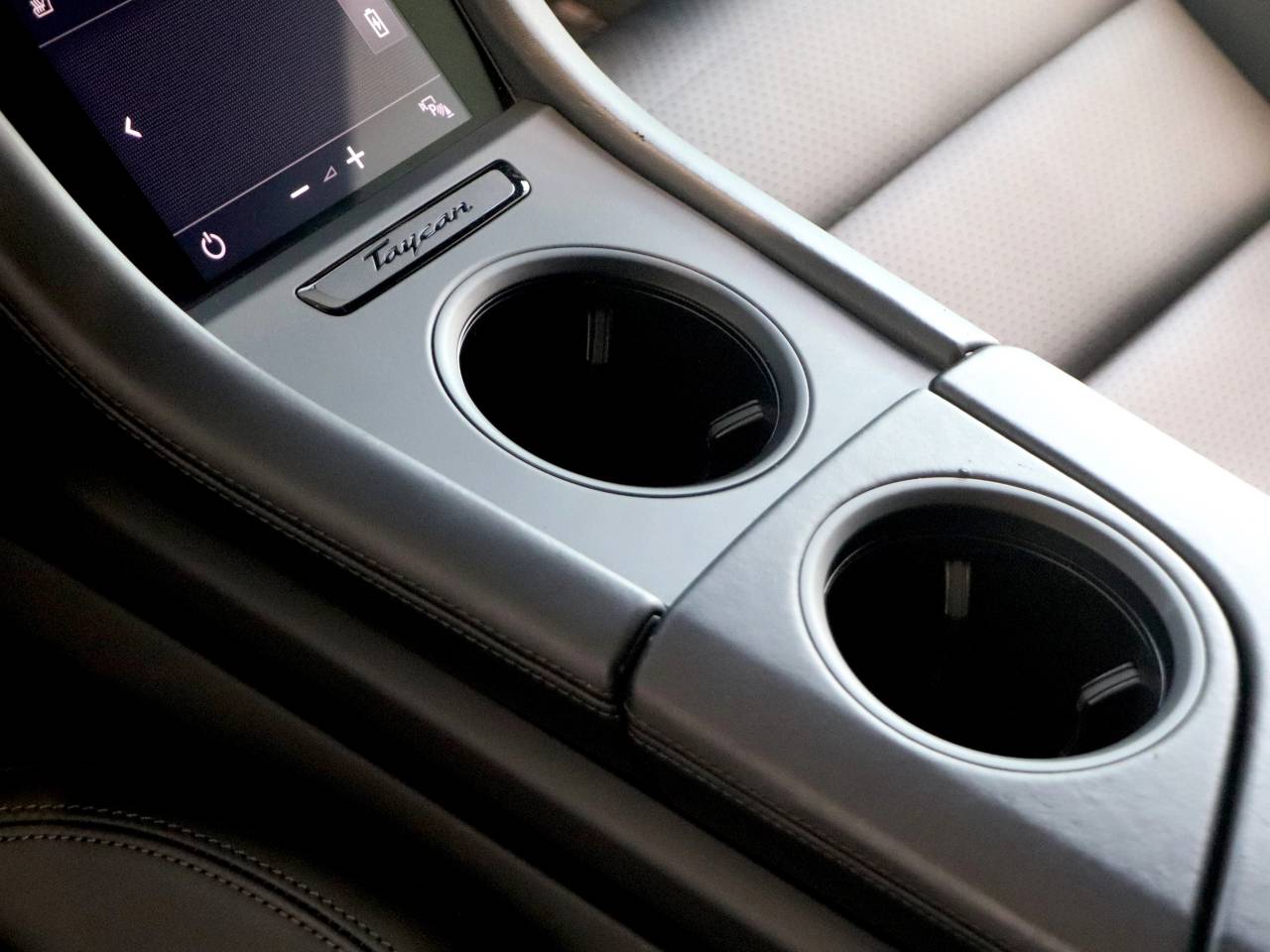 Taycan 4S (93KWH) (33) image 24