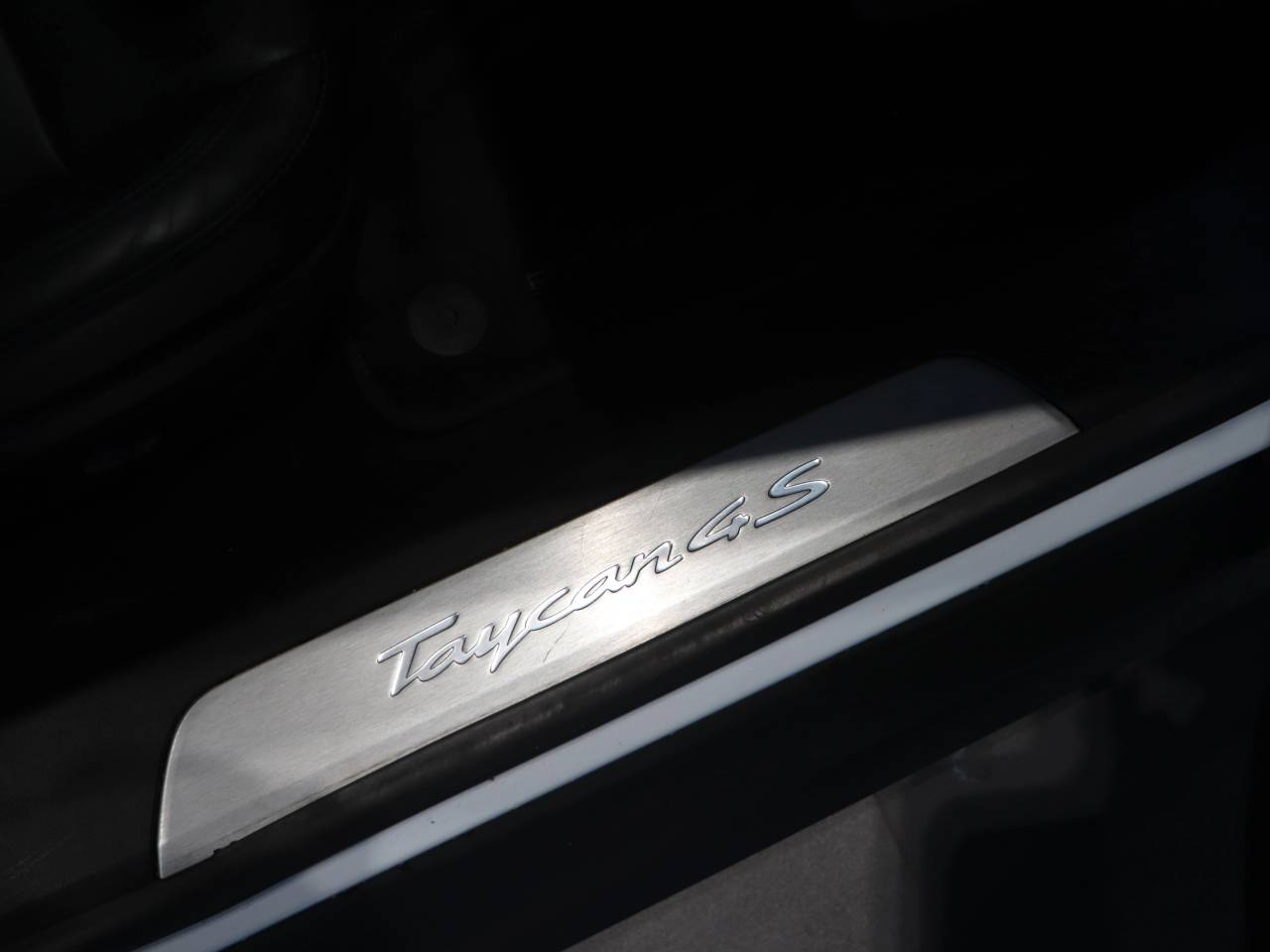 Taycan 4S (93KWH) (33) image 30