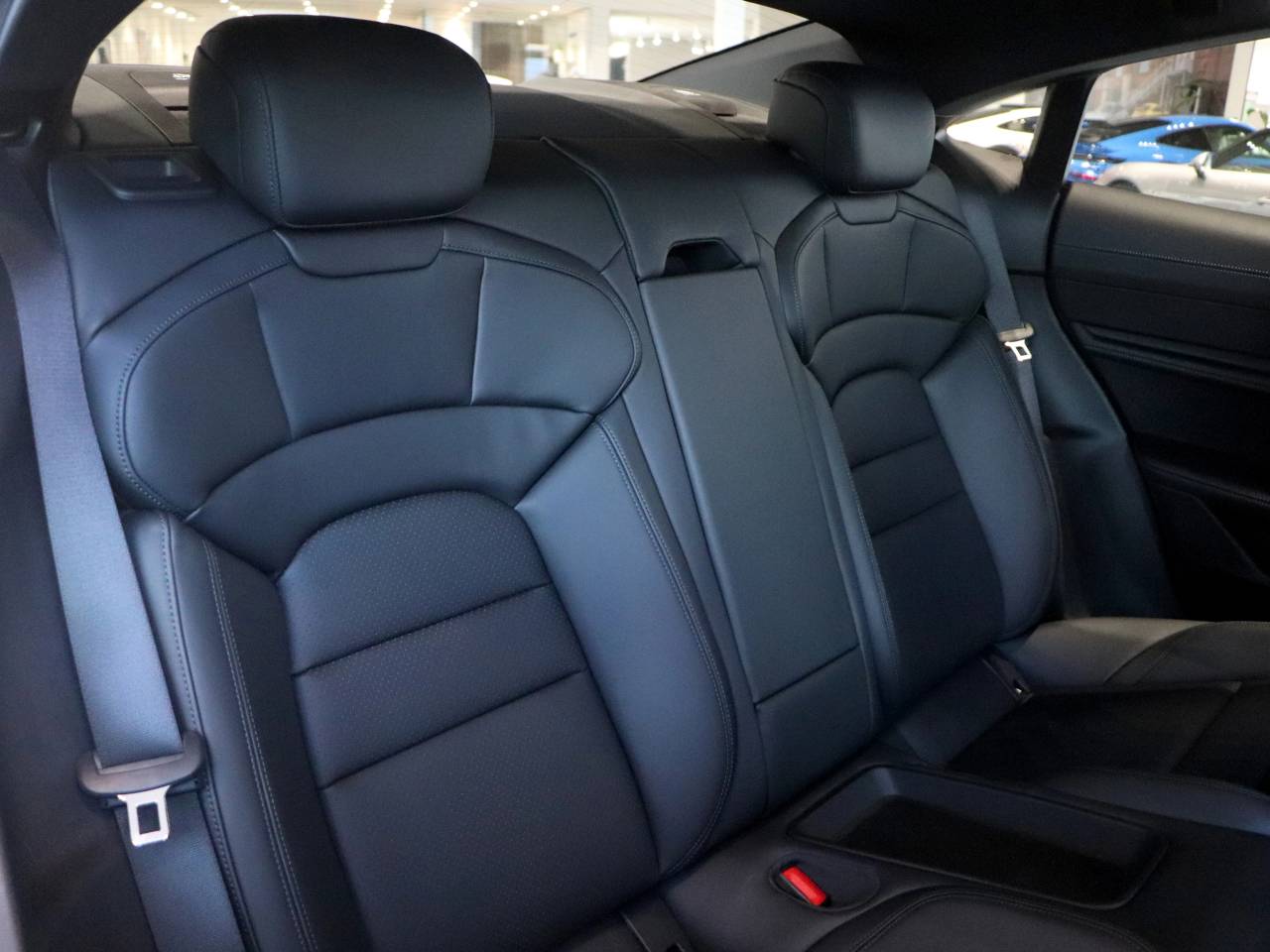 Taycan 4S (93KWH) (33) image 27