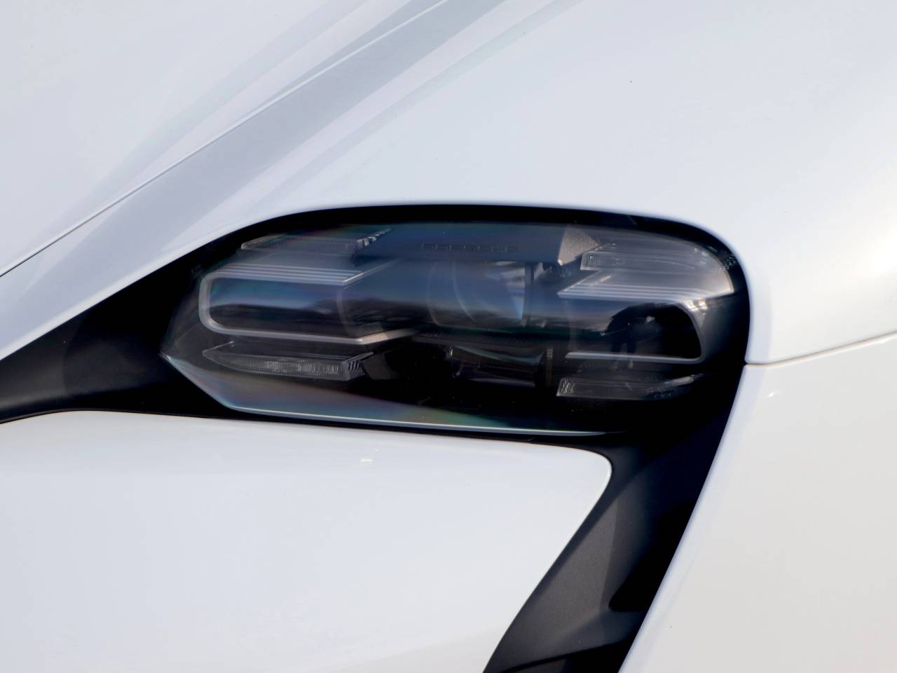 Taycan 4S (93KWH) (33) image 09