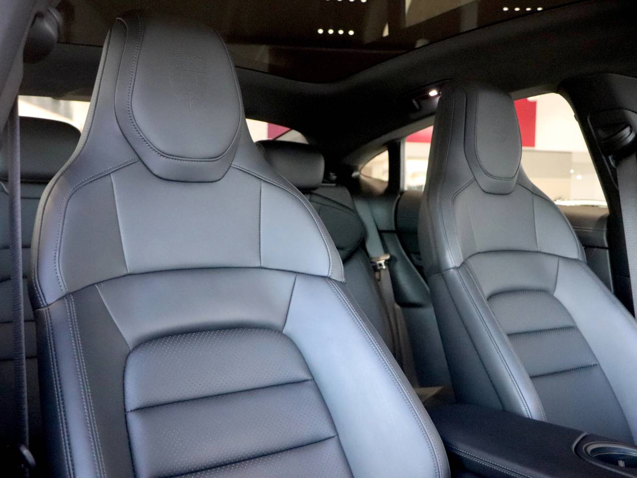 Taycan 4S (93KWH) (33) image 05